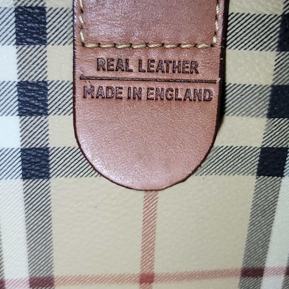 Burberry Cream and Brown Travel Bag with Iconic Design - Picture 13 of 16